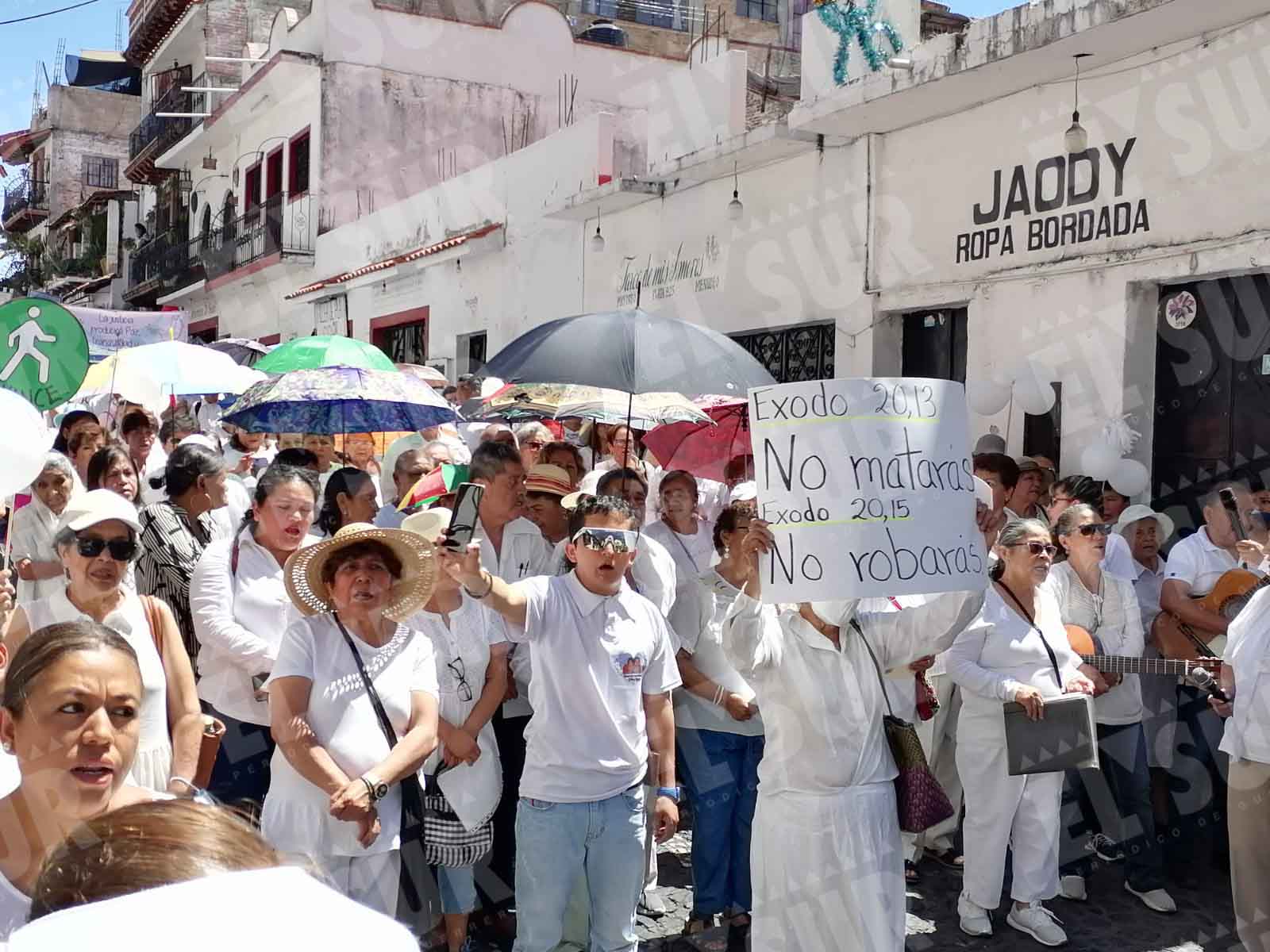 Marchan feligreses católicos en Taxco para pedir por la paz - El Sur ...